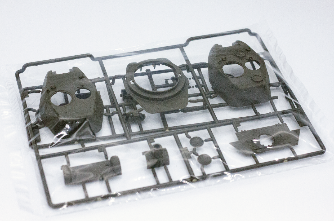 303569  Игрушка  техника и вооружение  Советский танк Т-34-85 "Красное Сормово" Моделист