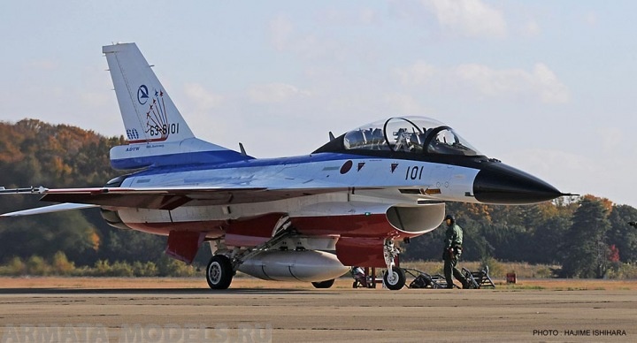 07435 Самолет Mitsubishi F-2B ADTW 60th ANNIVERSARY Hasegawa