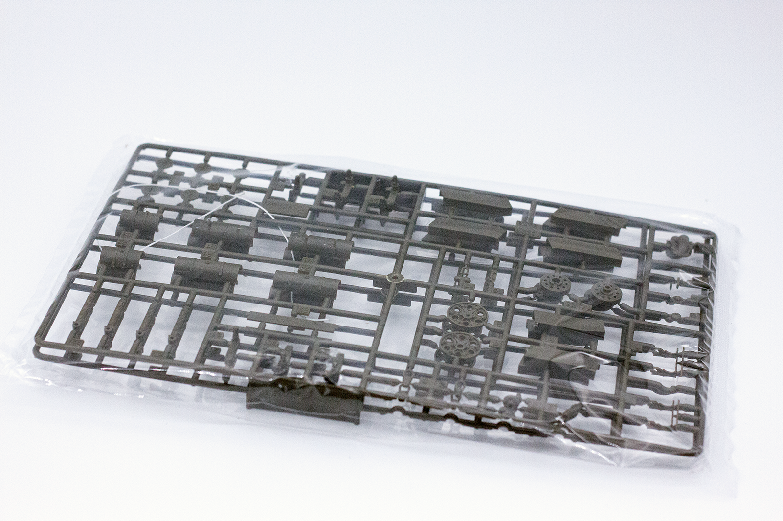 303566  Игрушка  техника и вооружение  Советский танк Т-34-76 выпуск начала 1943 г. Моделист