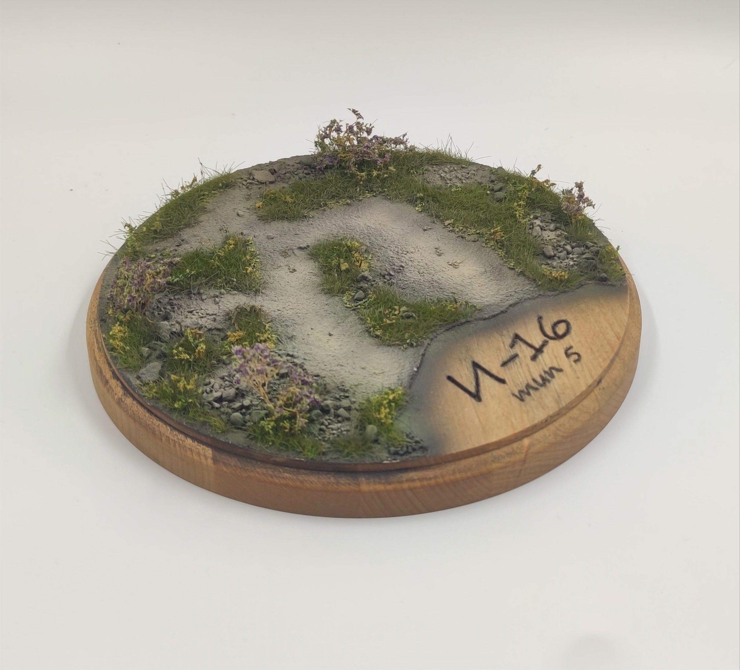 HE-48019 Подставка Летная стоянка на деревянной основе  диаметр  20см