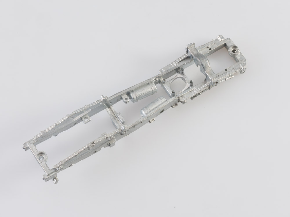 1166KIT Сборная модель МАЗ-5551 самосвал, ранний (низкий кузов) AVD Models