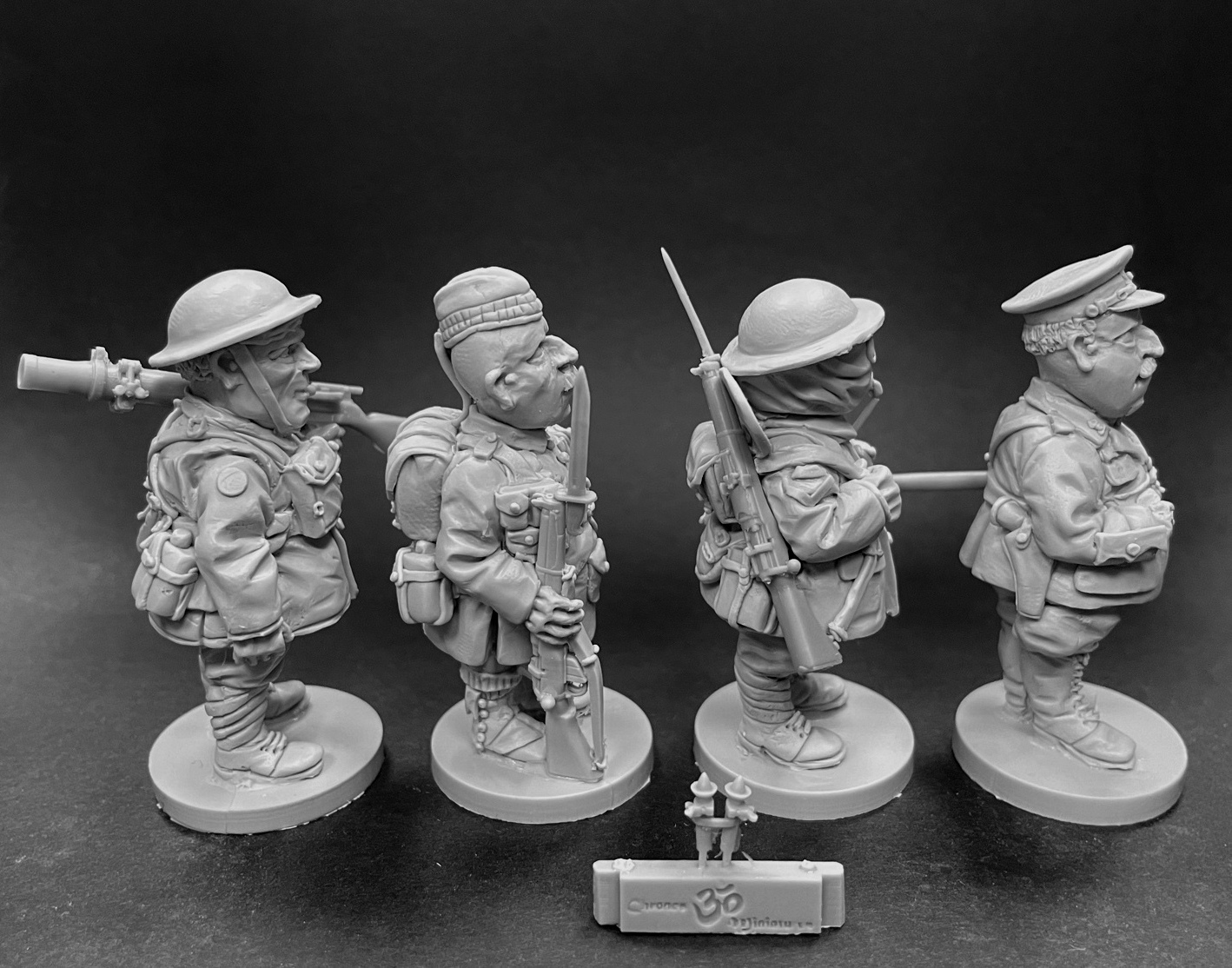 CHM-50.01. Шаржевая миниатюра. WW1: Британская Армия, набор №1 (пехота). В комплекте 4 фигуры. 50 мм. Материал - смола. Chronos Miniatures