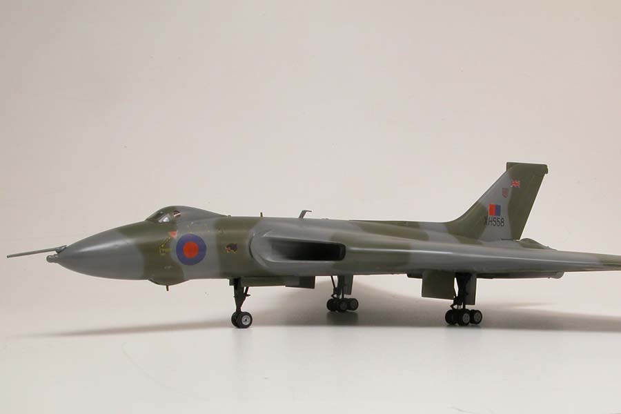 A50097 Самолет Avro Vulcan B Mk2 XH558: Vulcan Airfix