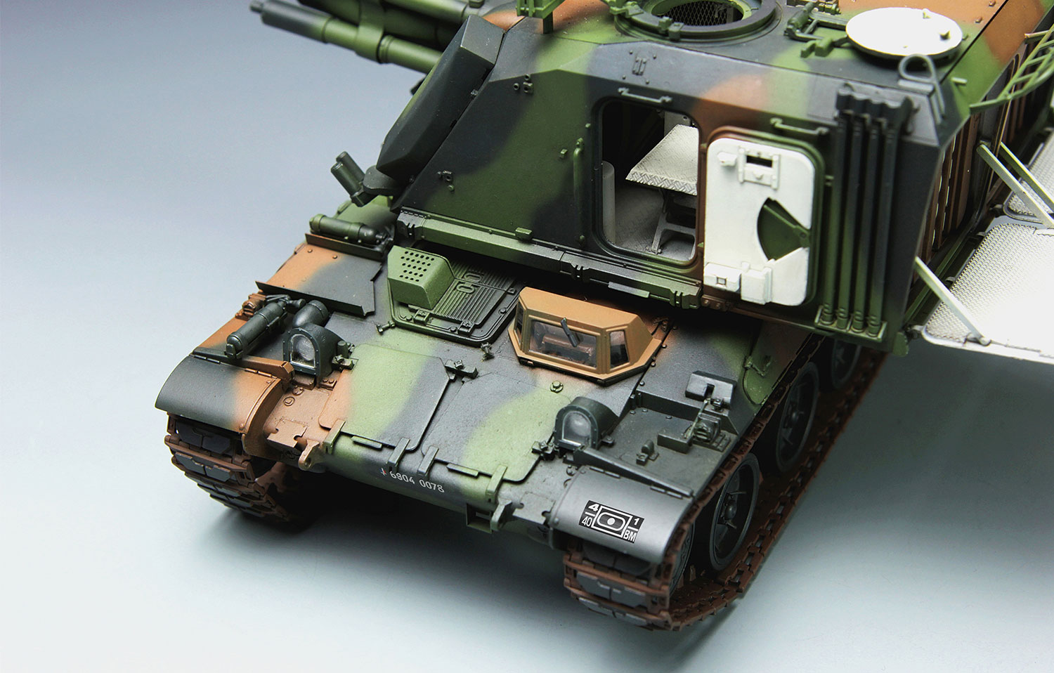TS-004 AUF1 155mm Self-propelled Howitzer Meng